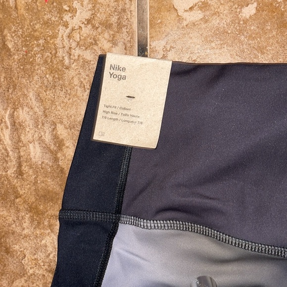 Nike yoga High Rise Black/Grey 7/8 leggings - Picture 5 of 5